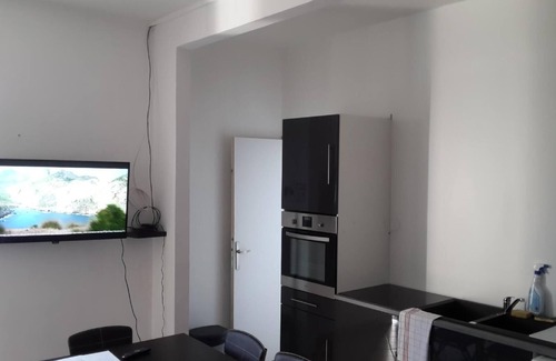 Saint-Nazaire House | Spacious Holiday House in St Nazaire for Up to 9 Guests