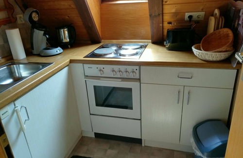 Kinding House | Pet-Friendly Holiday House "Tina" with Pool & Ocean Views