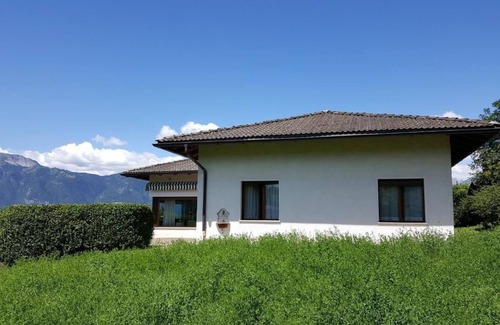 Predaia House | Cozy Holiday House Tres with 3 Bedrooms and Family-Friendly Perks