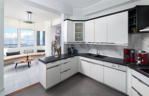 Petaloudes House | Spacious Holiday House Triánda with Private Pool and Kitchen