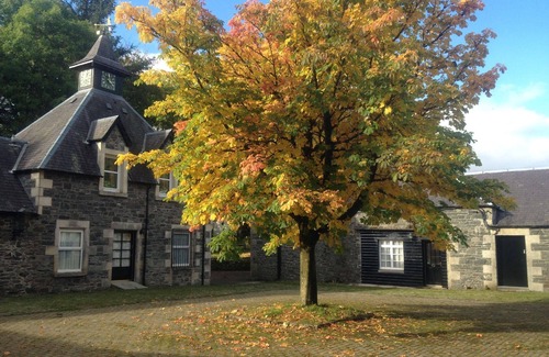 Biggar House | Cozy Holiday House Tweedsmuir: Pet-Friendly Retreat
