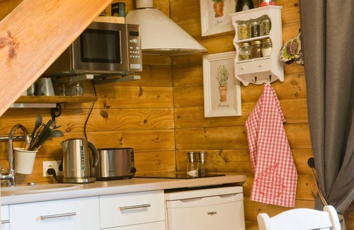 Plavniekkalns House | Cozy Holiday House Ulbroka for 4 with Essential Amenities