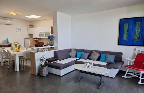 Đuba House | Cozy Holiday Home in Umag for Families with Breakfast Included