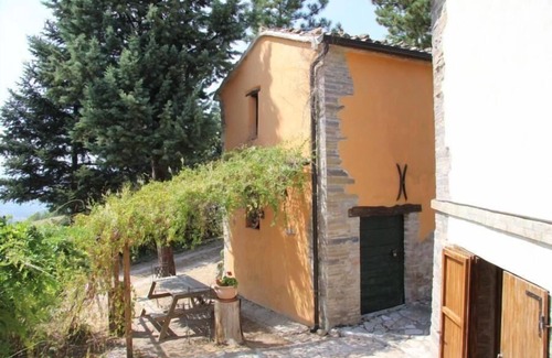 Urbino House | Spacious Holiday House in Urbino for Up to 20 Guests