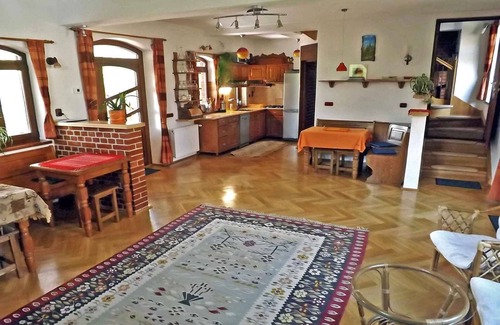 Saliste House | Spacious Holiday House Vale for 5-10 with Family Amenities