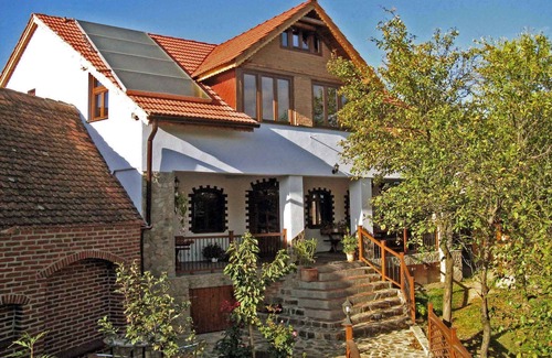 Saliste House | Spacious Holiday House Vale for 5-10 with Family Amenities