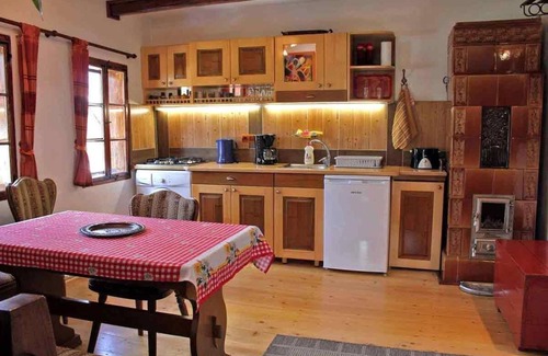 Saliste House | Cozy Holiday House Vale for 1-3 Guests with Kitchen Access