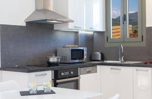 Evgiros House | Family-Friendly Holiday House Vasiliki with Private Pool