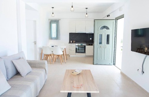 Evgiros House | Charming Holiday House Vasiliki with Private Pool & Breakfast