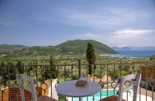 Evgiros House | Charming Holiday House Vasiliki with Private Pool & Breakfast