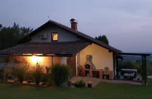 Tisina House | Inviting Holiday House VilAna with Hot Tub & Family Amenities