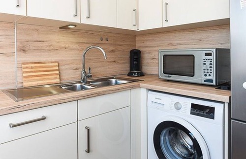 Dornumersiel House | Oceanfront Retreat: Holiday House Watt'n Huus, 9.4/10 Rated