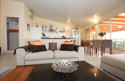 Guia de Isora House | Scenic Holiday House with Panoramic Views & Community Pool