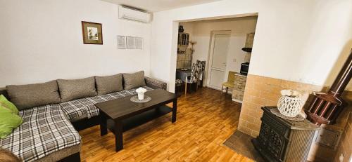 Sikirevci Apartment | Family-Friendly Holiday House with Garden & Free Parking