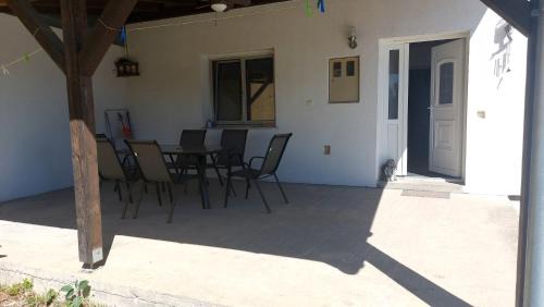 Sikirevci Apartment | Family-Friendly Holiday House with Garden & Free Parking