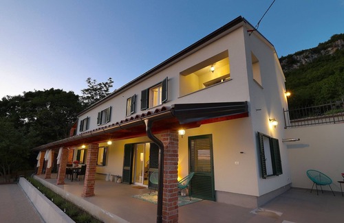 Lupoglav House | Idyllic Holiday House with Pool in Central Istria