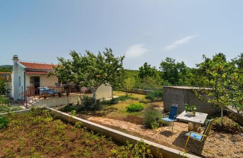 Srijane House | Family-Friendly Holiday House with Parking in Srijane