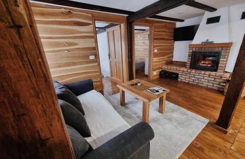 Krnjak House | Cozy Holiday House with Parking near Karlovac