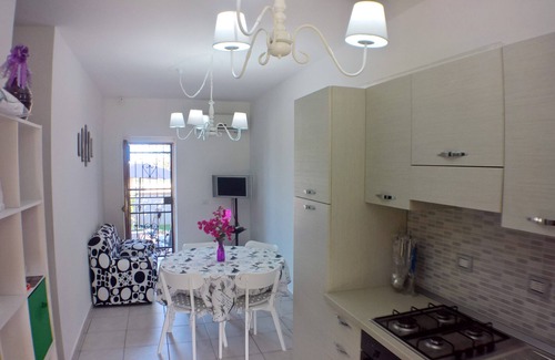 Isola di Capo Rizzuto House | Inviting Holiday House with Garden and Oceanfront Views