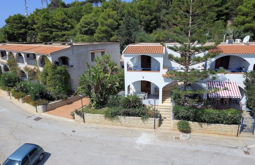 Tonnara di Bonagia Apartment | Seaside Retreat: Balcony, Wifi & Pet-Friendly Amenities