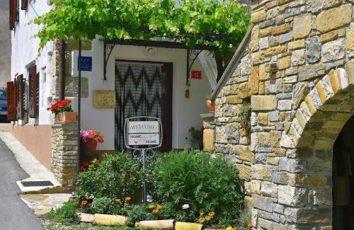 Cerovlje House | Kid-Friendly Holiday House with WiFi in Central Istria
