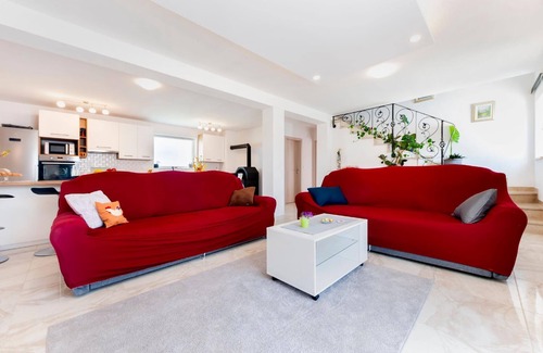 Debeljuhi House | Spacious Holiday House Zminj: Relax with Private Pool