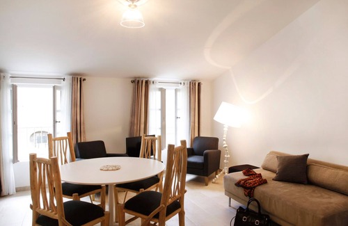 Arles City Centre Apartment | Oceanfront Apartment Theatre Antique - Rated 10/10 by Guests