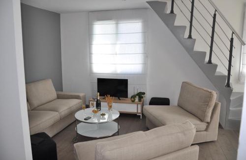 Arles Villa | Relax in Arles: Villa with Jacuzzi and Gorgeous Ocean Views