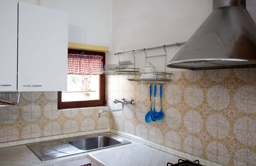 Peschiera del Garda Apartment | Outstanding Holiday Escape in Peschiera with Garden Access