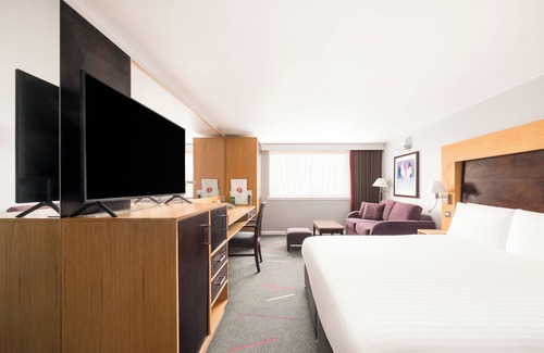 Westhill Hotel | Relax at Holiday Inn Aberdeen West: 4-Star Comfort Awaits
