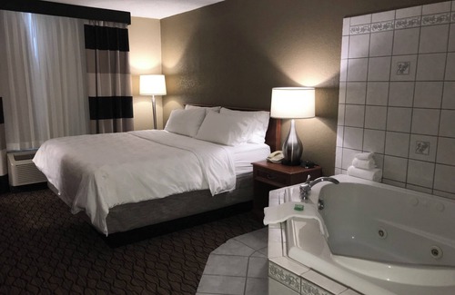 Alexandria Hotel | Experience Holiday Inn Alexandria: Family-Friendly Getaway