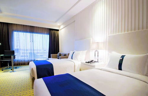 Ranjit Avenue Hotel | Stylish 4-Star Holiday Inn Amritsar with Pool & Spa