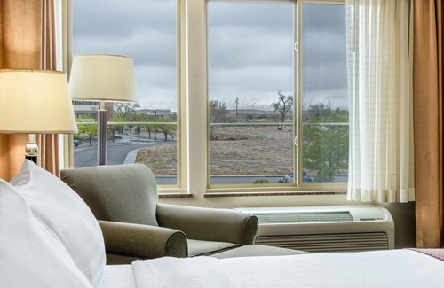 Grand Junction Hotel | Guest Rated Holiday Inn & Suites Grand Junction with Pool