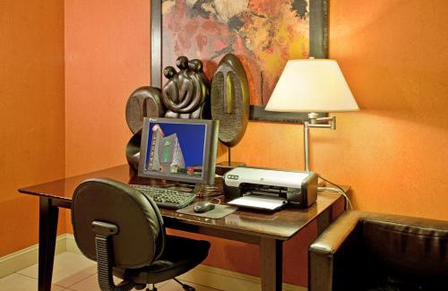 Manhattan Hotel | Pet-Friendly Holiday Inn At the Campus with Oceanfront Views