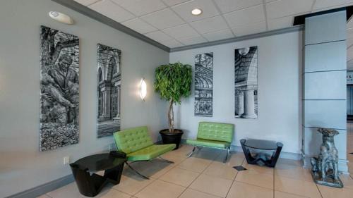 Manhattan Hotel | Pet-Friendly Holiday Inn At the Campus with Oceanfront Views