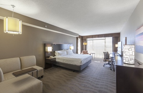 Highland Hotel | Discover Holiday Inn Austin Midtown: Family-Friendly Getaway