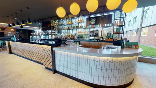 Basildon Hotel | Welcoming Holiday Inn Basildon: Family-Friendly & Accessible