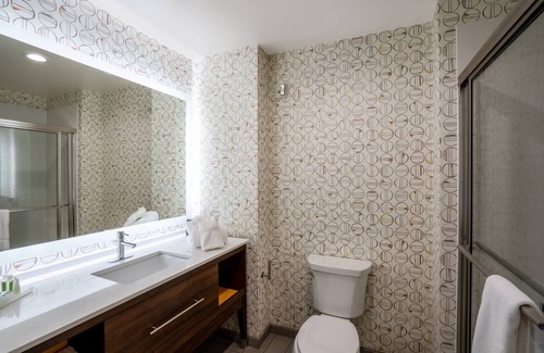 Batesville Hotel | Discover Holiday Inn Batesville: Family-Friendly Getaway