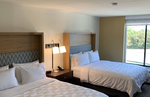 Broadmoor Hotel | Discover Comfort at Holiday Inn Baton Rouge-South Hotel