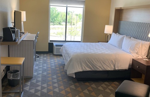 Broadmoor Hotel | Discover Comfort at Holiday Inn Baton Rouge-South Hotel