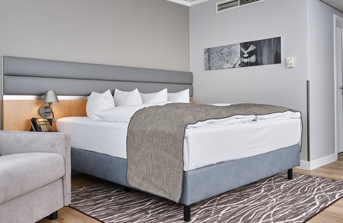 Schoenefeld Hotel | Comfortable Stay at Holiday Inn Berlin Airport Conference Centre