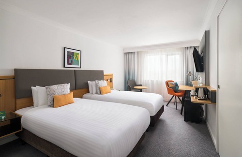 Birmingham Hotel | Discover Holiday Inn Birmingham M6 Jct7: Comfort & Amenities