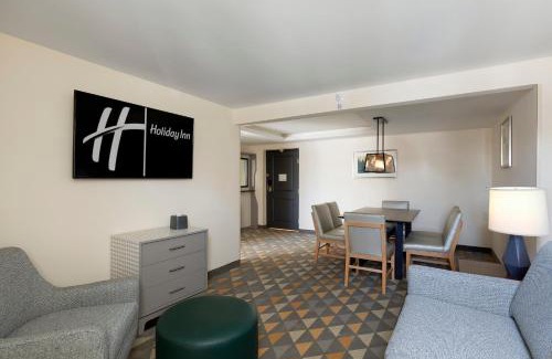West Bloomington Hotel | Relax at Holiday Inn - Bloomington W MSP Airport with Pool