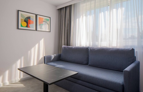 Staple Hill Hotel | Discover Holiday Inn Bristol-Filton: Family-Friendly Retreat
