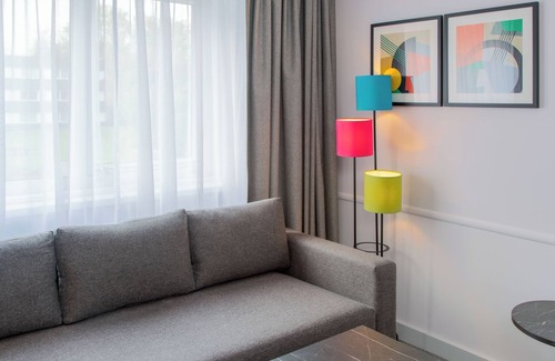 Staple Hill Hotel | Discover Holiday Inn Bristol-Filton: Family-Friendly Retreat