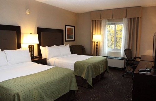 Budd Lake Hotel | Inviting Holiday Inn Budd Lake: Family-Friendly Amenities Await