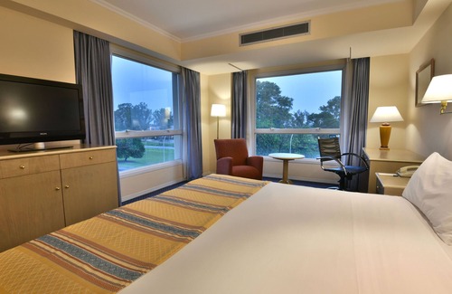 Cordoba Hotel | Discover Holiday Inn Córdoba: Family-Friendly Getaway
