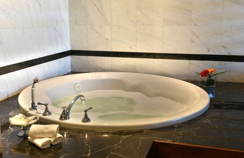 Cordoba Hotel | Discover Holiday Inn Córdoba: Family-Friendly Getaway