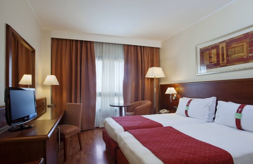 Province of Cagliari Hotel | Welcoming Holiday Inn Cagliari: Pool, Spa & Family-Friendly
