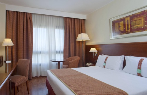 Province of Cagliari Hotel | Welcoming Holiday Inn Cagliari: Pool, Spa & Family-Friendly